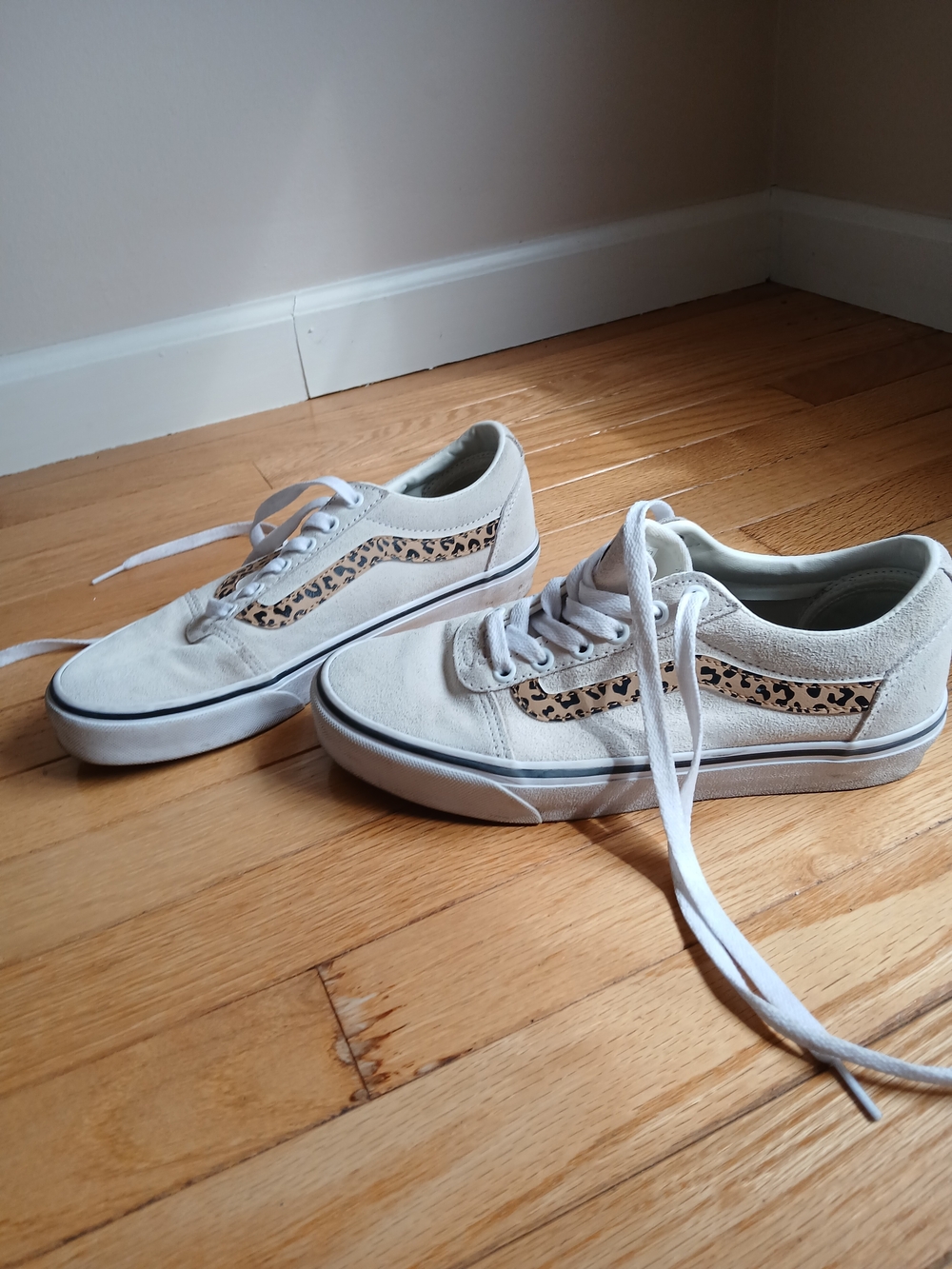 VANS Low-Top Sneakers with Leopard Accent
